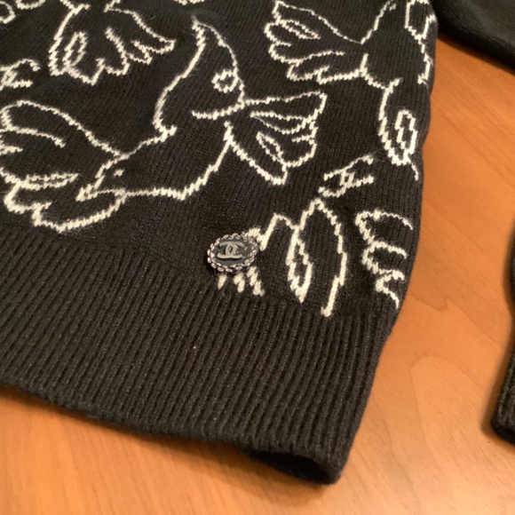 CHANEL CASHMERE SWEATER - Picture 4 of 6